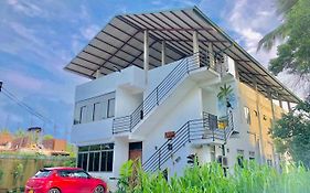 Ceylon Lodge - Airport Transit Hostel